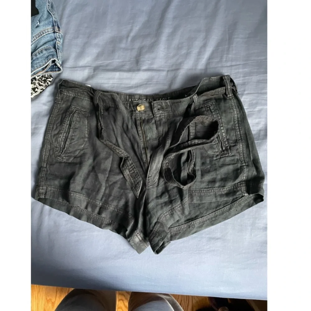 AE Shorts - Picture 1 of 3